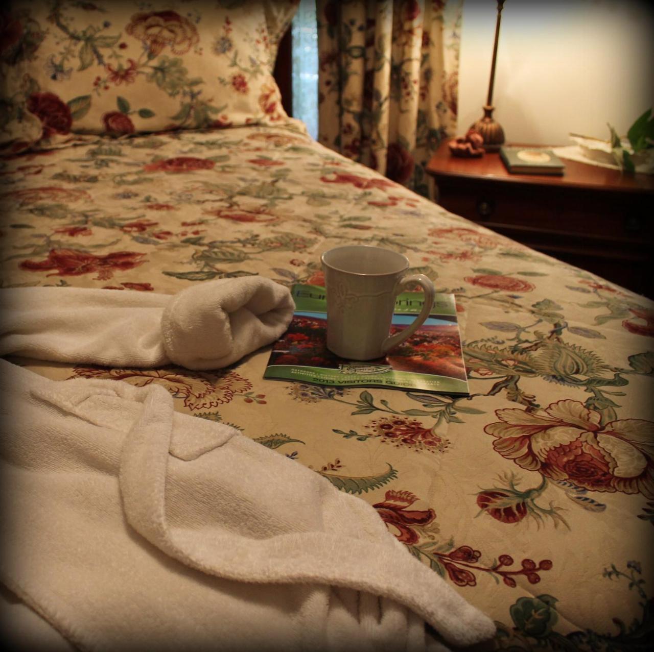 Hidden Springs Bed And Breakfast Eureka Springs Room photo